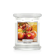 Kringle Candle Apple Love средна ароматна свещ с 2 фитила (411g)