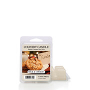 Country Candle Milk & Cookies ароматизиран восък (64g)
