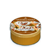 Свещ с аромат на Country Candle Warm Cinnabuns (42g)