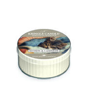 Ароматизирана свещ Kringle Candle Kittens & Cashmere (42g)
