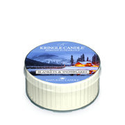Ароматизирана свещ Kringle Candle Blankets & Snowflakes (42g)